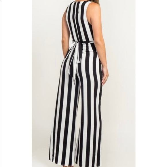 Black and white striped jumpsuit - Picture 4 of 4